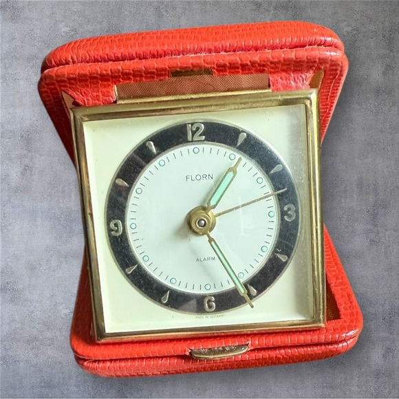 Vintage Florn Travel Alarm Clock in a Genuine Red Leather Case - Picture 2 of 11